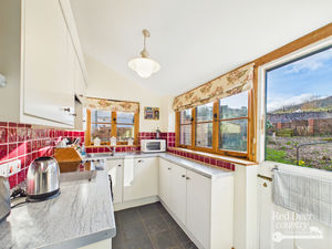 Kitchen- click for photo gallery